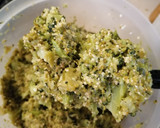 Foto del paso 4 de la receta: Tortitas de brócoli con amaranto en caldillo de jitomate