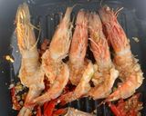รูปขั้นตอนการทำที่ 2 ของ กุ้งพริกกระเทียมย่างกะทะ