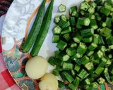 A picture of step 1 of Bhindi aloo bhaji.