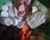 Foto langkah ke 2 dari resep Sop bakso sosis.
