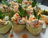 صورة لخطوة 3 من وصفة شرحات الخيار مع الجبنة 😋