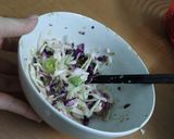 Hình bước làm 8 của món Salad Bắp cải trắng, tím và xà lách