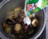Foto langkah ke 2 dari resep Terong Tahu Pong Kuah Santan.