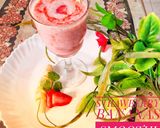 A picture of step 4 of Strawberry banana smoothie.