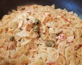 Foto del passaggio 6 della ricetta Farfalle con TRANCI di salmone e verdure 🐟🥒🥕🎄
