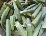 A picture of step 1 of Dum ki Bhindi.