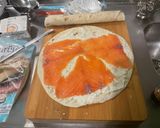 Une image de l'étape 4 de Roulés de wraps au saumon fumé et fromage frais.