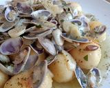 Foto del paso 8 de la receta: Coquinas al Ajillo con Patatas Paris
