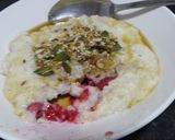 A picture of step 6 of Brown rice porridge with frozen raspberries.