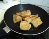 Foto langkah ke 3 dari resep Fish Steak "tilapia" black pepper sauce ft Asparagus.