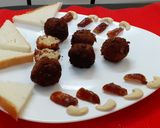 A picture of step 4 of Sweet Bread balls.