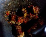 Foto langkah ke 3 dari resep Tongkol Goreng Kuah Kari Pedas.
