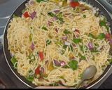 ম্যাগি নুডলস অমলেট(maggi noodles omlette recipe in Bengali) রেসিপি ধাপ - 3 ছবি