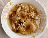 รูปขั้นตอนการทำที่ 2 ของ เห็ดปลวกต้มเค็ม / Salted Termite Mushroom Soup 🍄/ เห็ดโคนต้มเค็ม 🍄