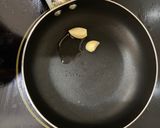Hình bước làm 3 của món Cá cơm kho tiêu