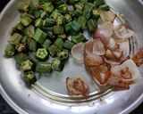 A picture of step 3 of Bhindi do pyaza.