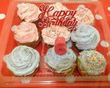 Foto langkah ke 7 dari resep Birthday Vanilla Cupcake.