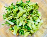 A picture of step 2 of Broccoli Salad with Tuna, Arugula and lentils.