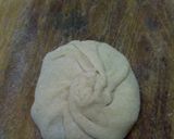 A picture of step 5 of Aloo paratha.