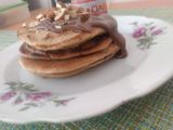 Pancakes integrales con mantequilla de maní, sin huevo