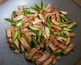 豆乾五花肉絲炒糯米椒的食譜步驟2照片