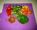 Foto langkah ke 3 dari resep Asem-asem Ayam Pedas Segar.