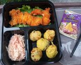 Foto langkah ke 2 dari resep Bekal : Nasi kuning, chicken katsu, salad.