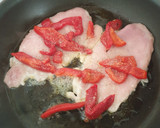 Foto del paso 4 de la receta: Lomo con pimientos del piquillo y ajo