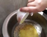 A picture of step 3 of Meat minced egg cheese sandwich.