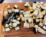 Une image de l'étape 10 de Pommes grenailles au lard, aubergine et oignons roses.