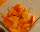 Foto del paso 1 de la receta: Paletas heladas de mango
