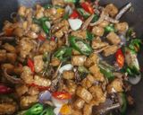 Foto langkah ke 4 dari resep Tumis Tempe Teri Pedas Manis.