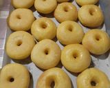 Foto langkah ke 6 dari resep Donat Labu Kuning Empuk Lembut.