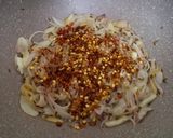 A picture of step 2 of Lehsuni Bhindi Do Pyaza.