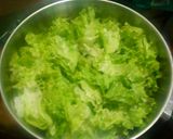 Foto del paso 3 de la receta: Ensalada Navideña de lechuga con manzana y nuez