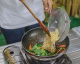 รูปขั้นตอนการทำที่ 17 ของ ผัดมาม่าปลากระป๋อง ประหยัดงบ อิ่มอร่อย อยู่ท้องสุดๆ