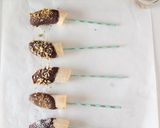 Foto del paso 3 de la receta: Plátanos helados con chocolate y topping