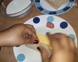Foto del paso 2 de la receta: Rollitos de salchicha con queso amarillo