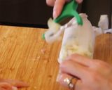 Foto langkah ke 2 dari resep Soto Ayam Favorit Anak dan Keluarga: Rebus Ayam CUKUP 2 MENIT SAJA!.