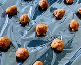A picture of step 4 of 4 ingredient Ondeh Ondeh(Coconut Palm Sugar Mochi Balls).