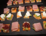 Foto del paso 4 de la receta Pizarra con jamón, mortadela y queso de cabra