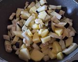 Foto del passaggio 3 della ricetta 🐄Padellata Rustica di Manzo, Melanzane e Patate🍆🥔