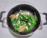 A picture of step 5 of Creamy spinach almond soup.