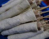 Foto langkah ke 2 dari resep Corndog roti sosis mozarella.