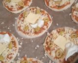 صورة لخطوة 1 من وصفة ميني بيتزا ❤️🍕