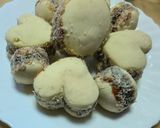 Foto del paso 4 de la receta: Alfajores Caseros De Maicena Con Crema De Leche o Nata / Sin Manteca