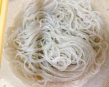 Hình bước làm 1 của món Miến khoai Hàn Quốc xào thịt heo