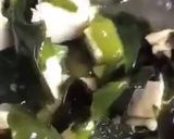 Foto langkah ke 3 dari resep MiyeokGuk (Sup Rumput Laut ala Korea).