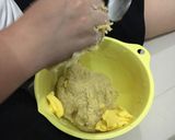Foto langkah ke 3 dari resep Donat kentang praktis.