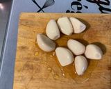 Une image de l'étape 2 de Tagliatelles vertes aux anchois, ail, tomates et persil.
